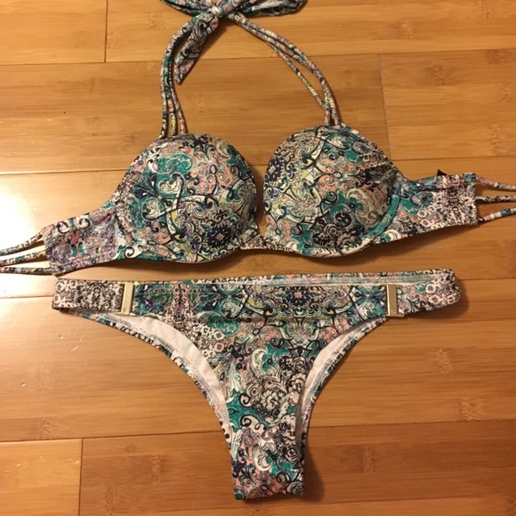 32a bombshell swim suit in paisley with small itsy