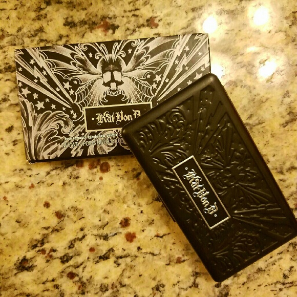*Sold*Kat Von D Sinner palette