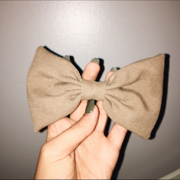 American Apparel bow