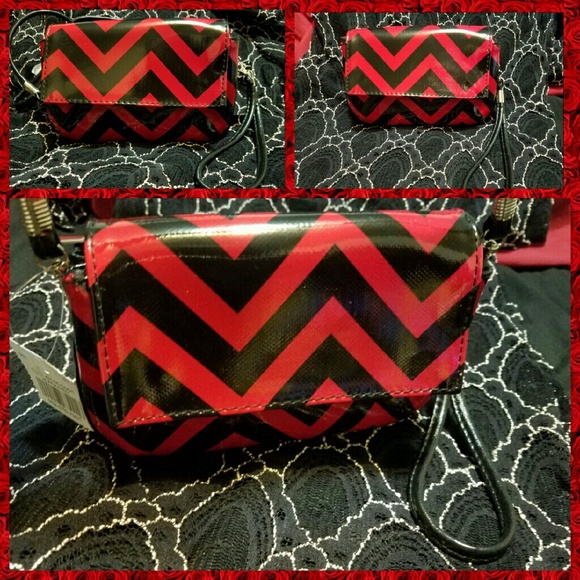 Chevron striped clutch wristlet purse