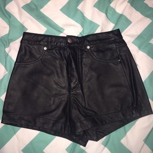 ☀️NWT Faux leather high waisted shorts