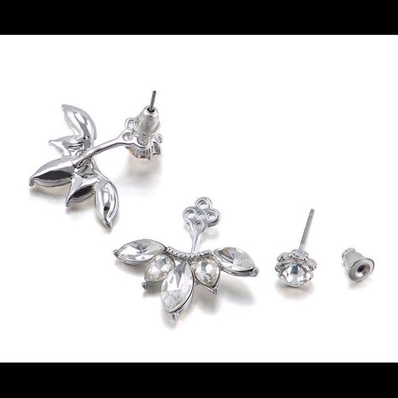 25% off Bundles! Pretty Crystal Earrings - Picture 3 of 3