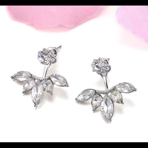 25% off Bundles! Pretty Crystal Earrings - Picture 2 of 3