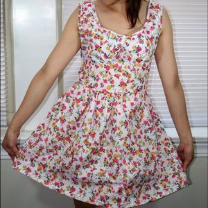 Cute flower dress , new never worn.