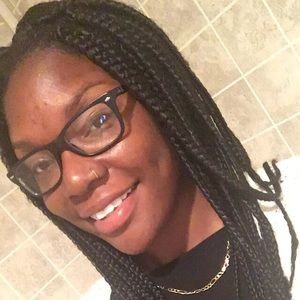 Meet your Posher, Danielle