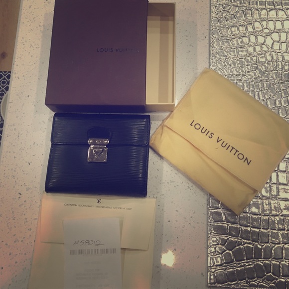 Louis bottom Epi leather wallet!