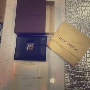 Louis bottom Epi leather wallet!
