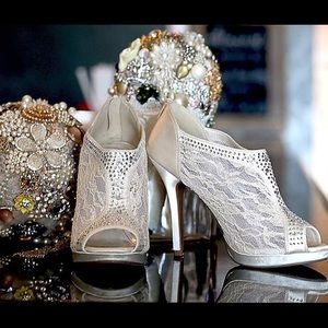 Size 8 ivory lace wedding shoes