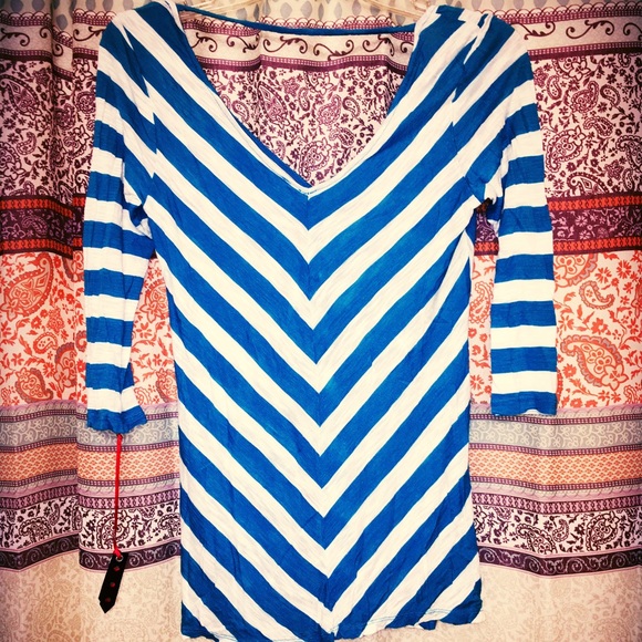 NWT Poof V Neck summer top - Picture 2 of 2