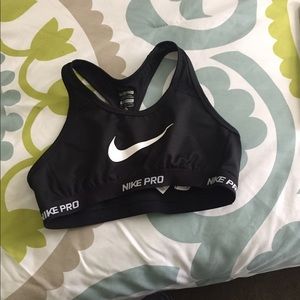 Nike pro sports bra