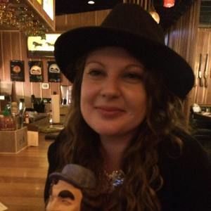 Meet your Posher, Lora