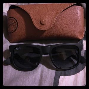 Ray-Ban Justin. RB4165.