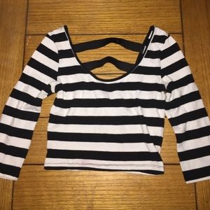 Stripped long sleeved black & white crop top.