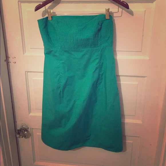 Green strapless dress