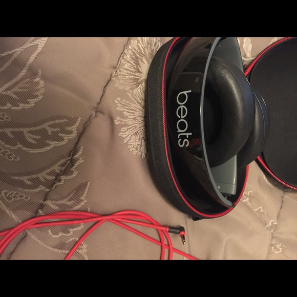 Studio Beats By Dre headphones - Picture 2 of 4