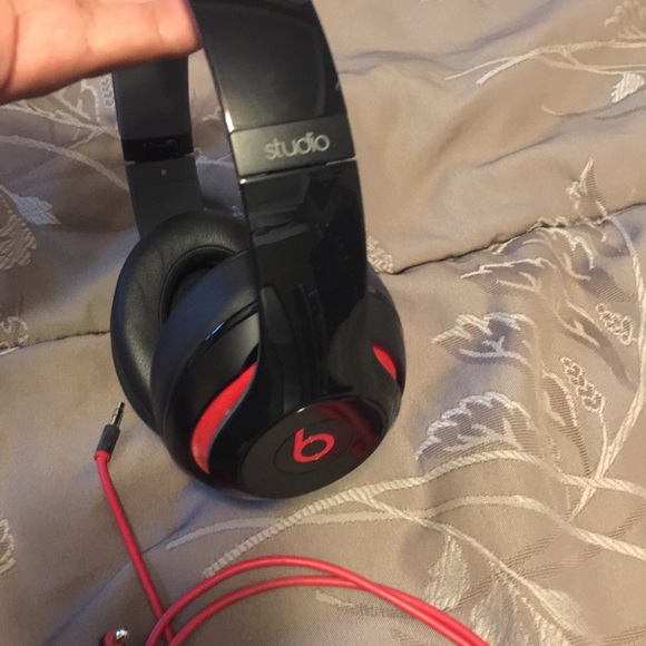 Studio Beats By Dre headphones - Picture 3 of 4
