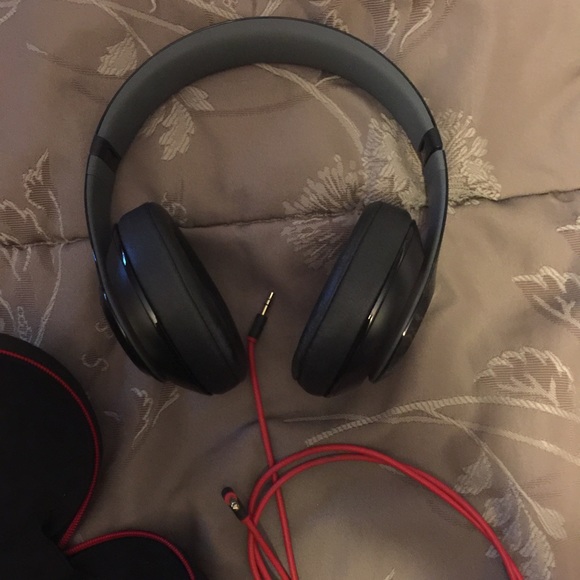 Studio Beats By Dre headphones - Picture 4 of 4