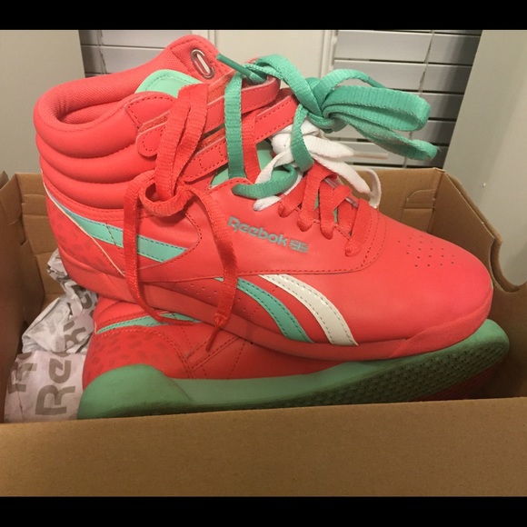 Retro Reebok sneaker!