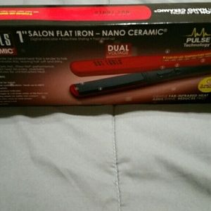 Hot Tools Nano Ceramic Flat Iron