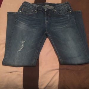 A pair of boyfrnd fit jeans 👖💋