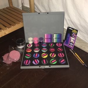 HUGE PROFESSIONAL FACE PAINT/ SFX KIT!