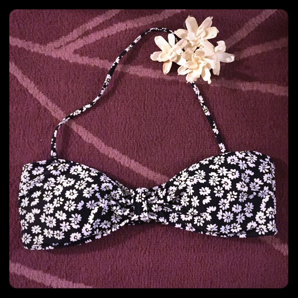 Super cute Daisy Forever 21 bikini top.