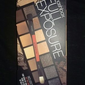 Brand new Full Exposure shadow kit with mascara