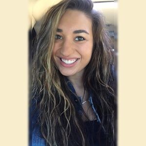 Meet your Posher, Kayla