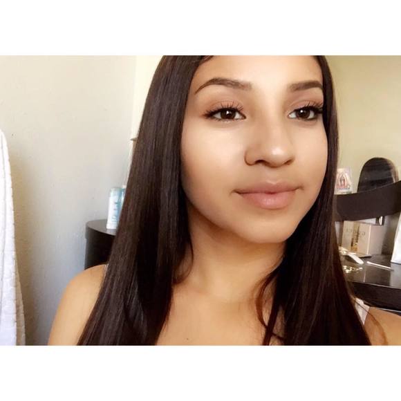 Meet your Posher, Aleida - Picture 1 of 1