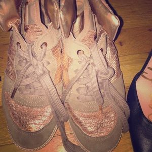 Micheal Kors Sneaker Wedges In Rose Gold