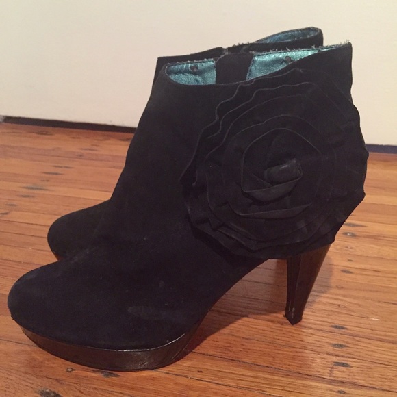 Steve Madden Black Suede Booties