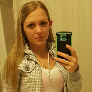 Meet your Posher, Adrienne