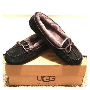 NEVER WORN Ugg Moccasins