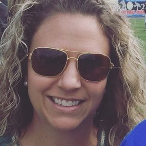 Meet your Posher, Dena