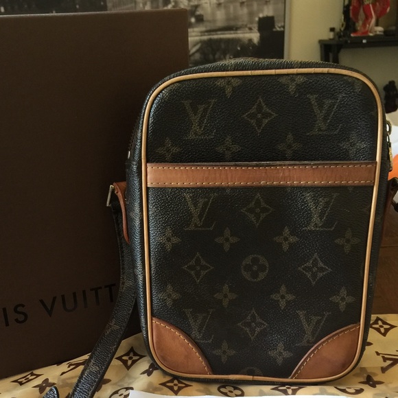💞💞SOLD💞💞Louis Vuitton Danube sling bag - Picture 1 of 4