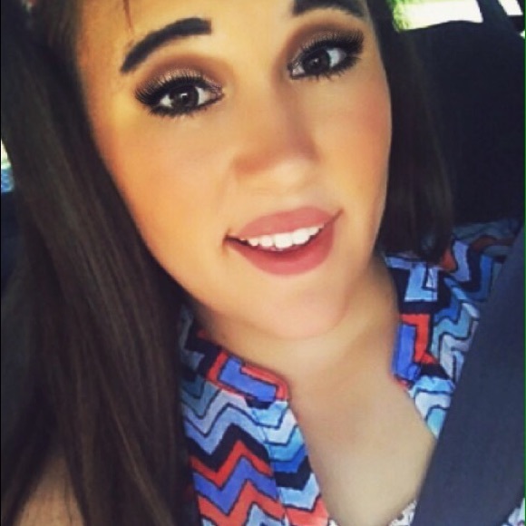 Meet your Posher, Alexis - Picture 2 of 2