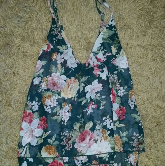 🚫🚫 SOLD 🚫🚫Green floral tank top