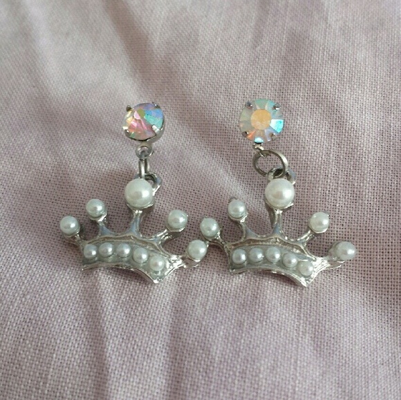 Princess pearl earrings