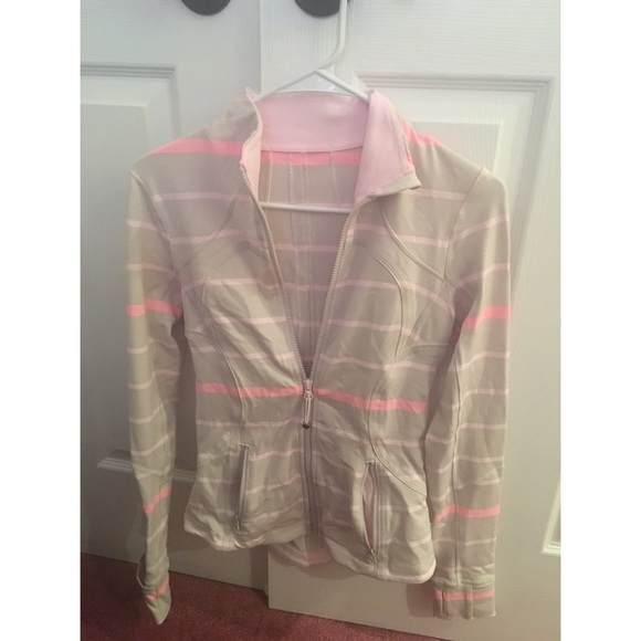 Barely been used lulu zip up - Picture 1 of 2