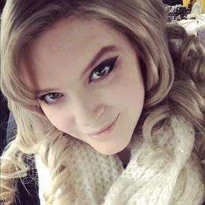 Meet your Posher, Casey