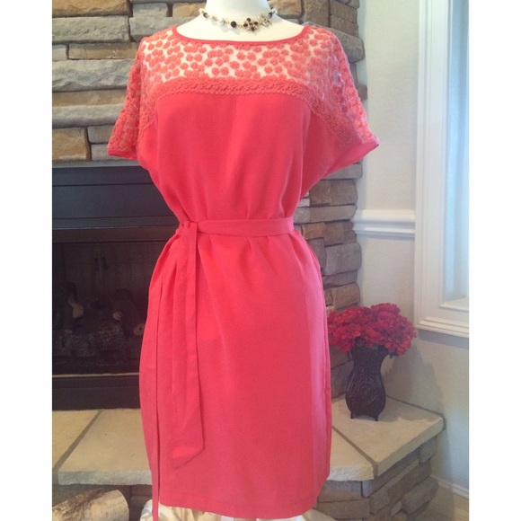Dresses & Skirts - 💥SALE💥🎉HP🎉NWOT Lace Shift Dress