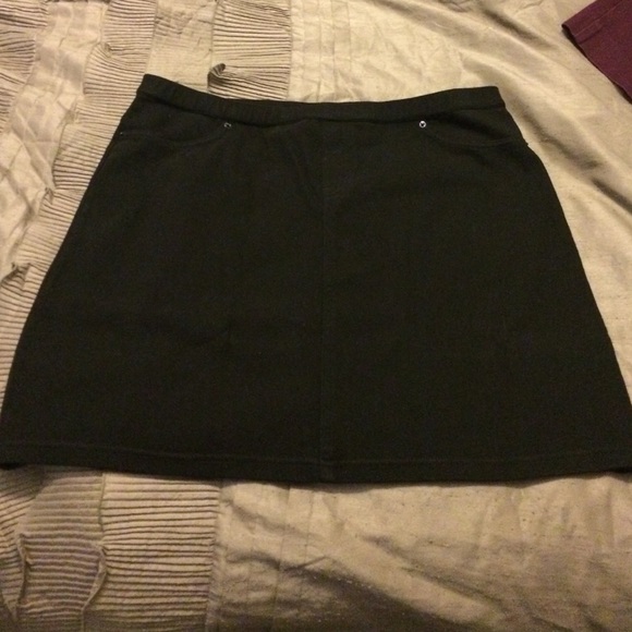 Black stretch pencil skirt