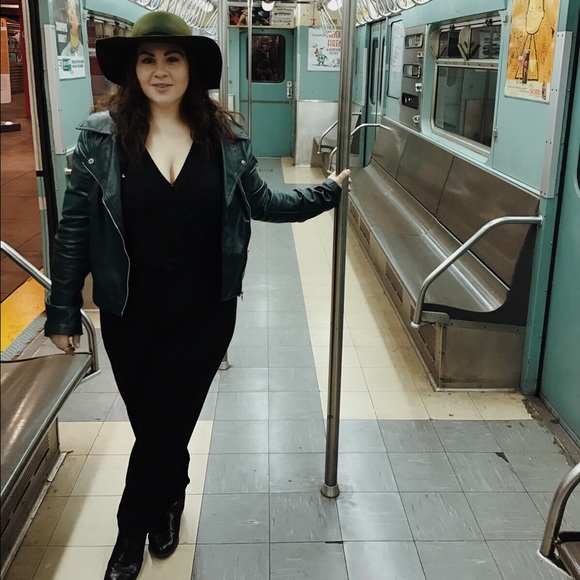 Meet your Posher, Erika - Picture 2 of 4