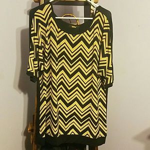 Tan & black zigzag print top w back button detail