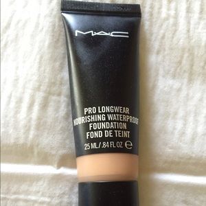 MAC Foundation pro long wear waterproof