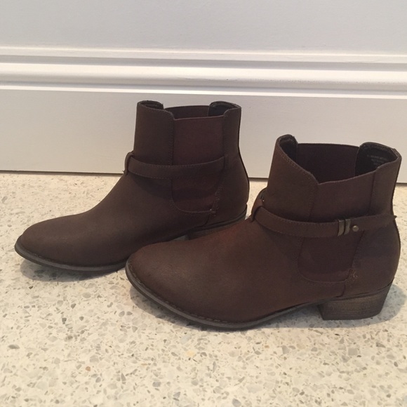 Diba brown ankle boots