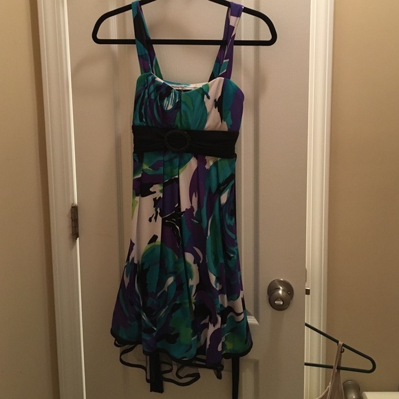 Semi formal dress - Picture 1 of 2