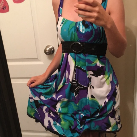 Semi formal dress - Picture 2 of 2