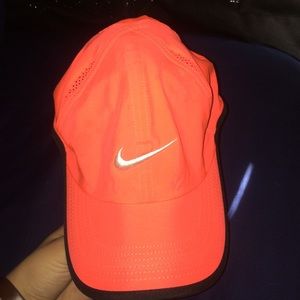 Nike featherlight Dri fit hat
