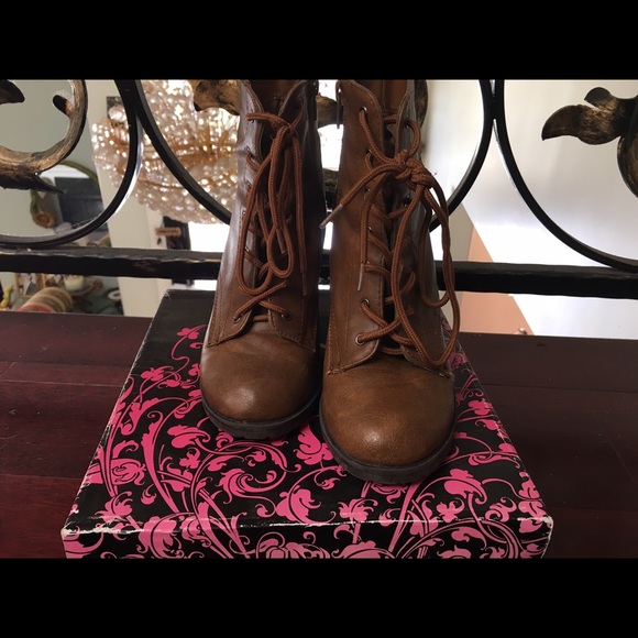 Chestnut lace up booties with zipper